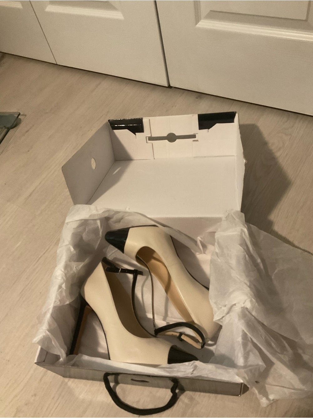 Nine West Black & Cream T‑Strap Pointed Toe Stiletto Size 9 New - Picture 6 of 6